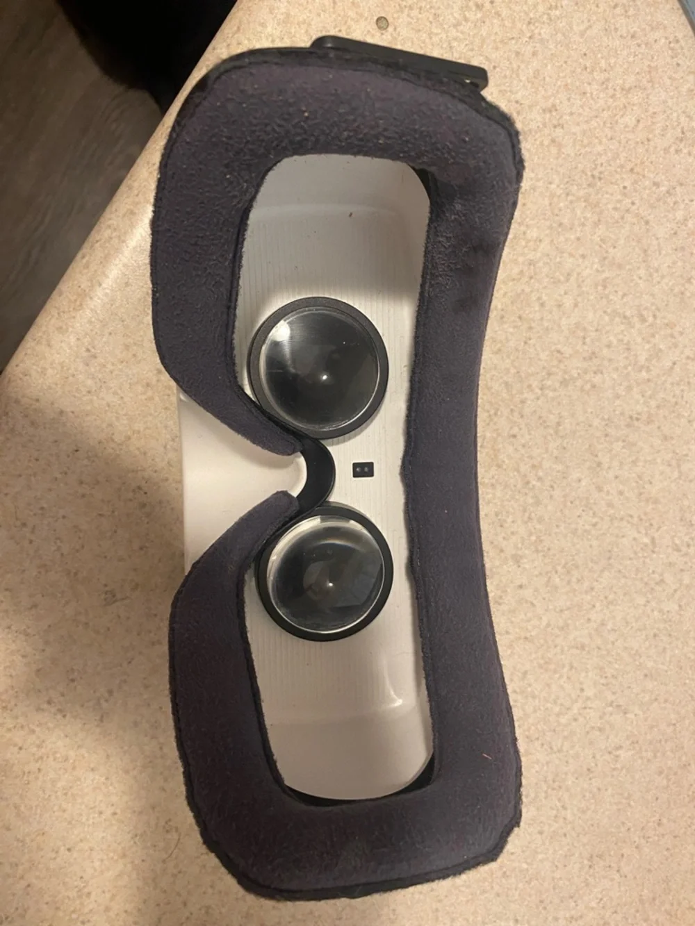 Samsung Gear VR Headset (White/Black) by Samsung